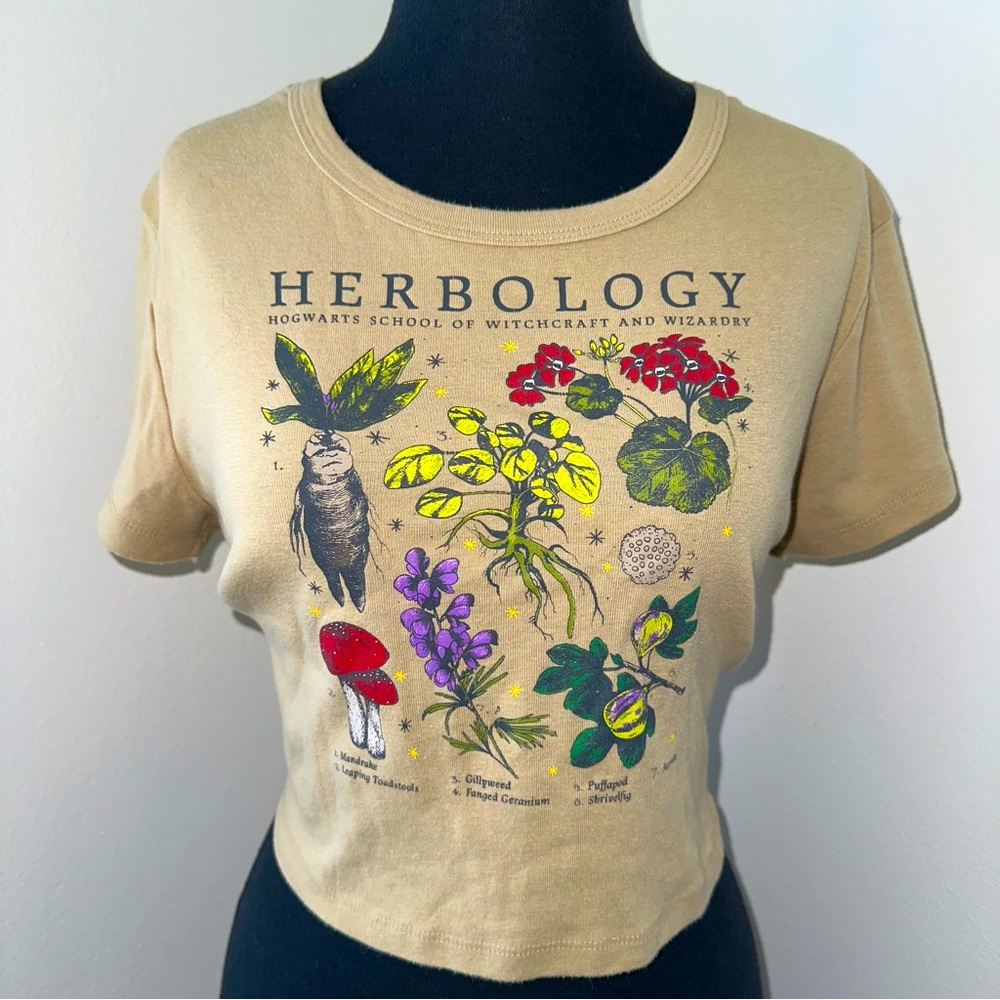 Harry Potter-Herbology crop top.